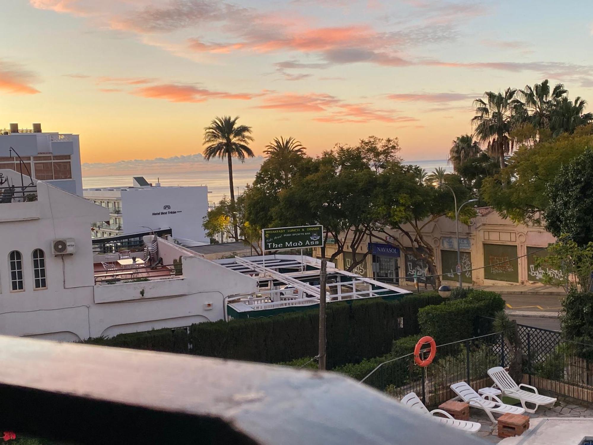 Studio With Views Next To Puerto Marina The Green Door Benalmadena Bagian luar foto